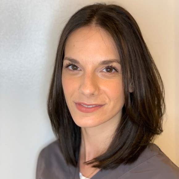 Meet your Posher, Lara - Picture 1 of 2